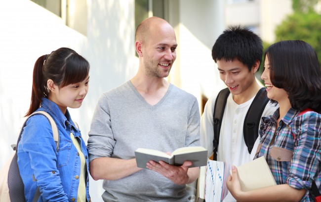 7/29(木）【中高教員向け】 生徒の選択肢が広がる！海外進学相談に対応するための進路指導講座（基礎）